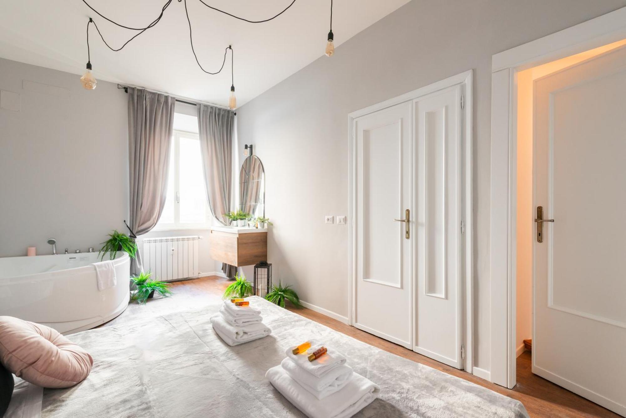 Jacuzzi Termini Apartment Рим Екстериор снимка