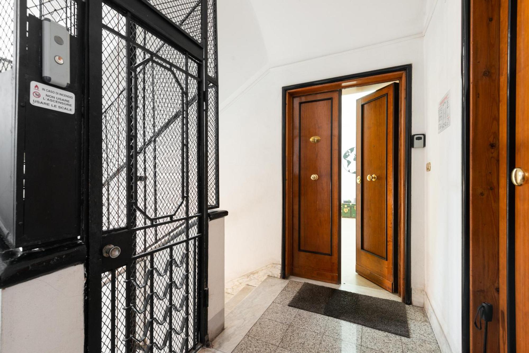 Jacuzzi Termini Apartment Рим Екстериор снимка